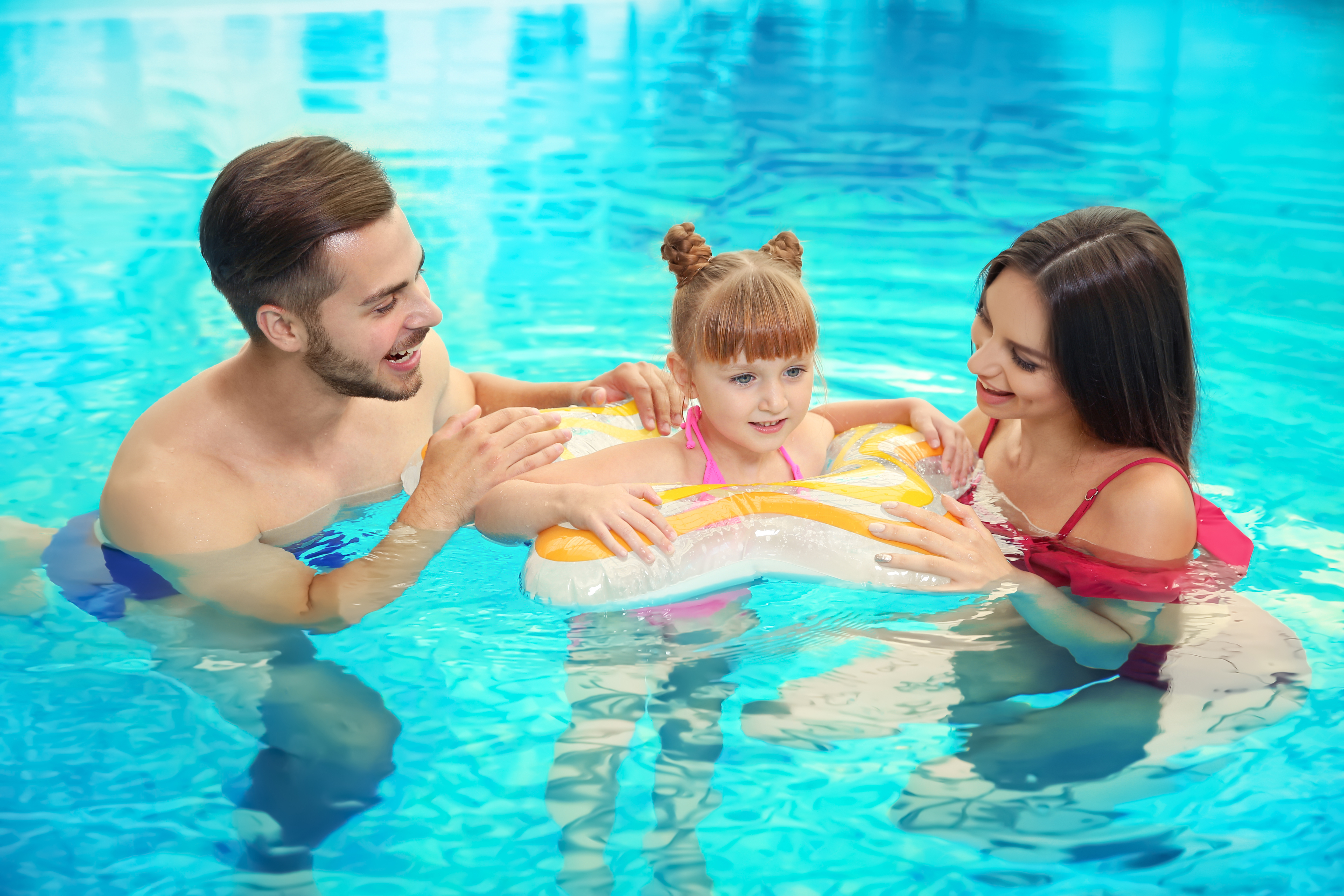 Evita accidentes en la piscina: Calcetines antideslizantes de